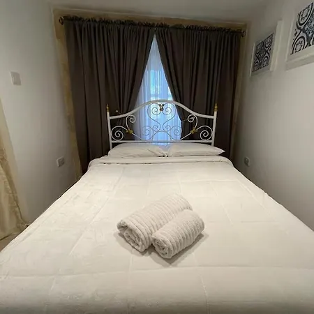 Charming 200 Year Old With Yard Żabbar