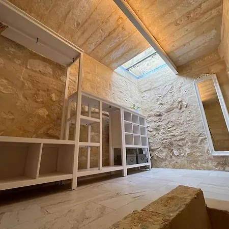 Charming 200 Year Old With Yard * Żabbar