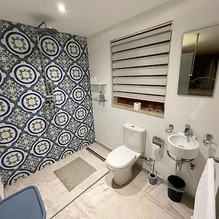 Charming 200 Year Old With Yard Żabbar