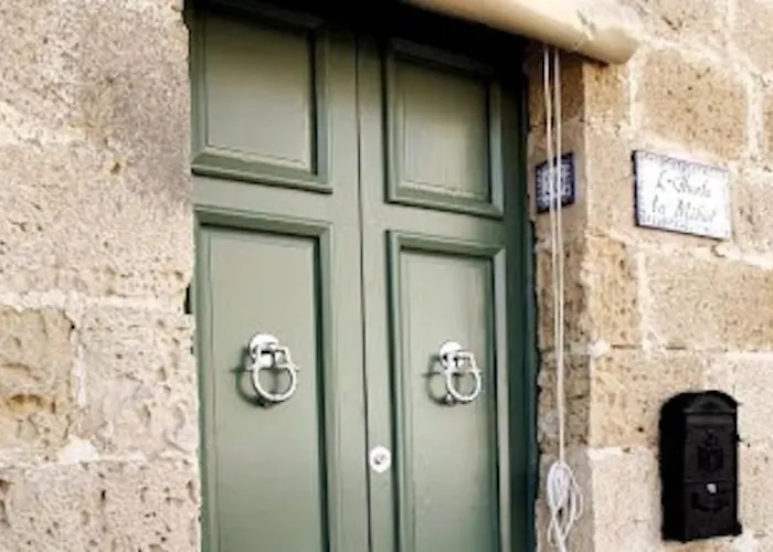 Charming 200 Year Old With Yard 펜션