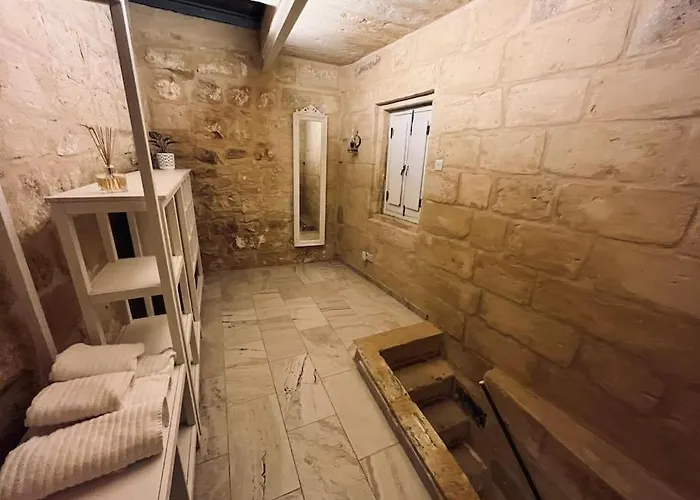 Charming 200 Year Old With Yard 펜션 *