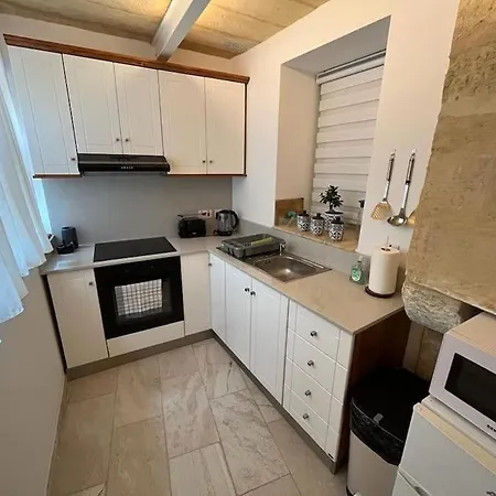 Charming 200 Year Old With Yard * Zabbar