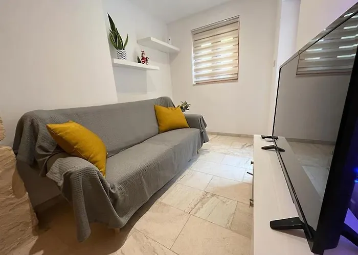 Feriehus Charming 200 Year Old With Yard *